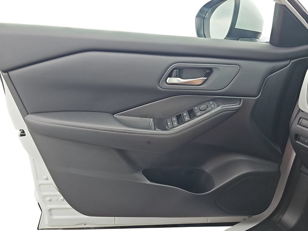 Used 2026 Nissan Rogue SV FWD image 25