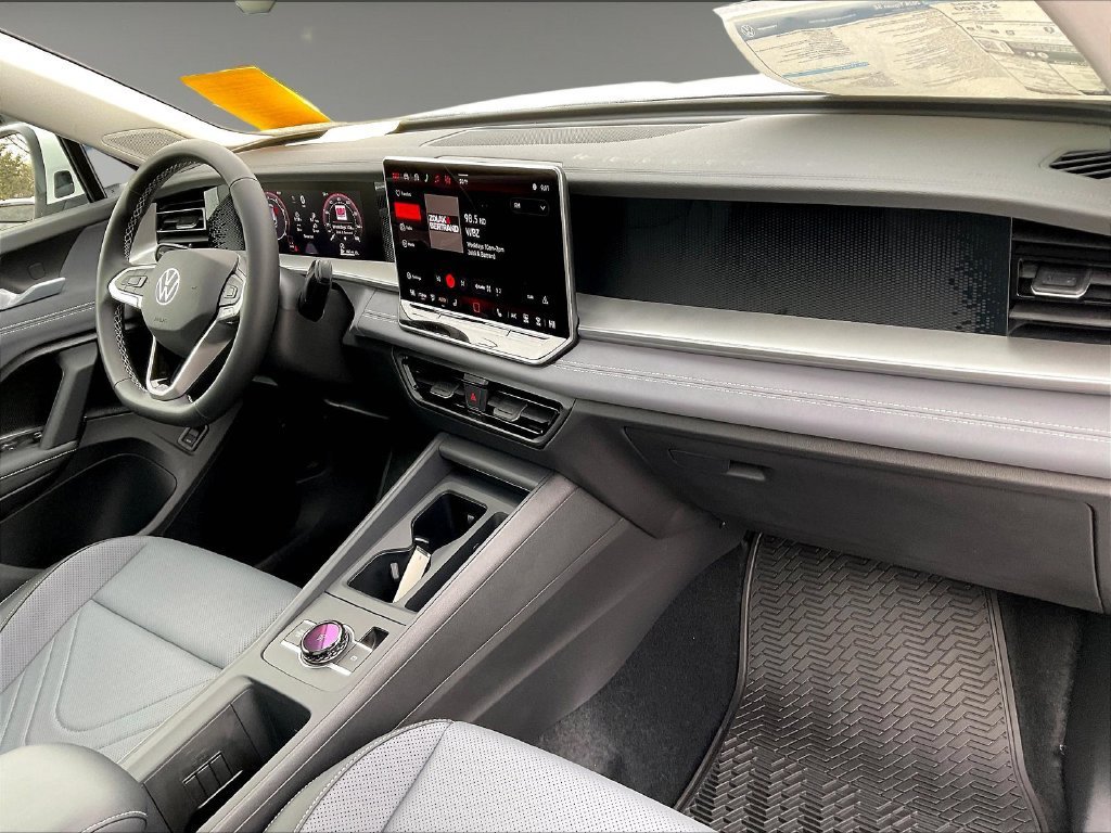 Used 2026 Volkswagen Tiguan SE w/ Panoramic Sunroof Package AWD/4WD image 10