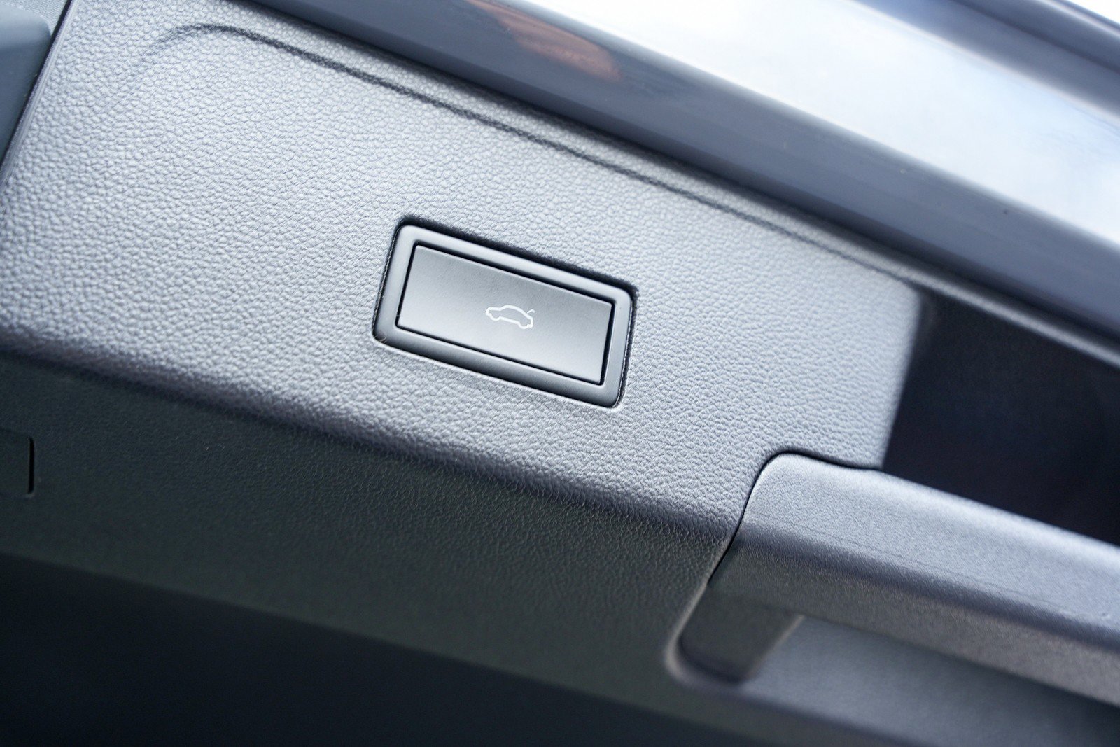 Used 2021 Volkswagen Atlas Cross Sport SEL Premium image 35