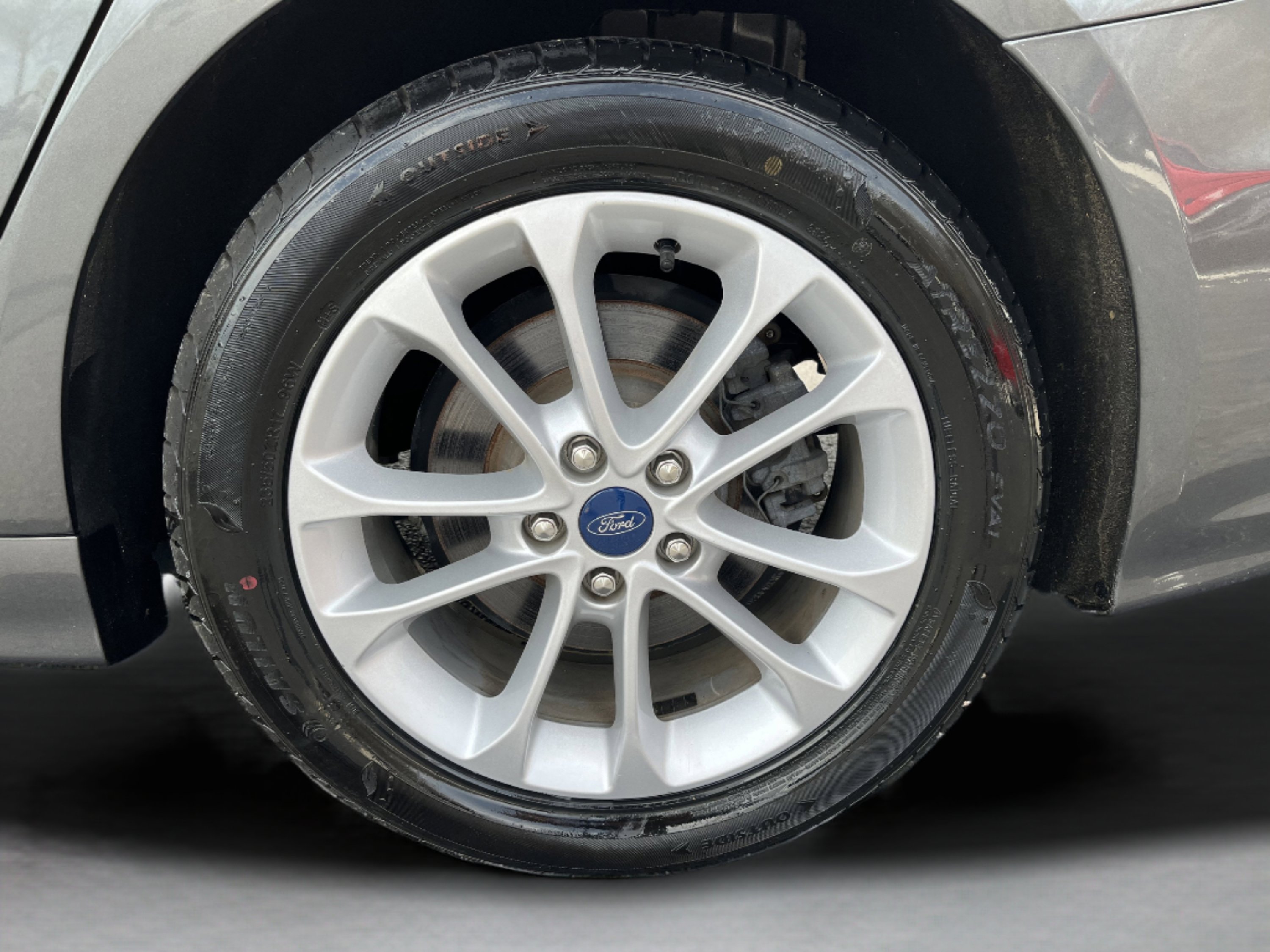Used 2020 Ford Fusion SE image 9