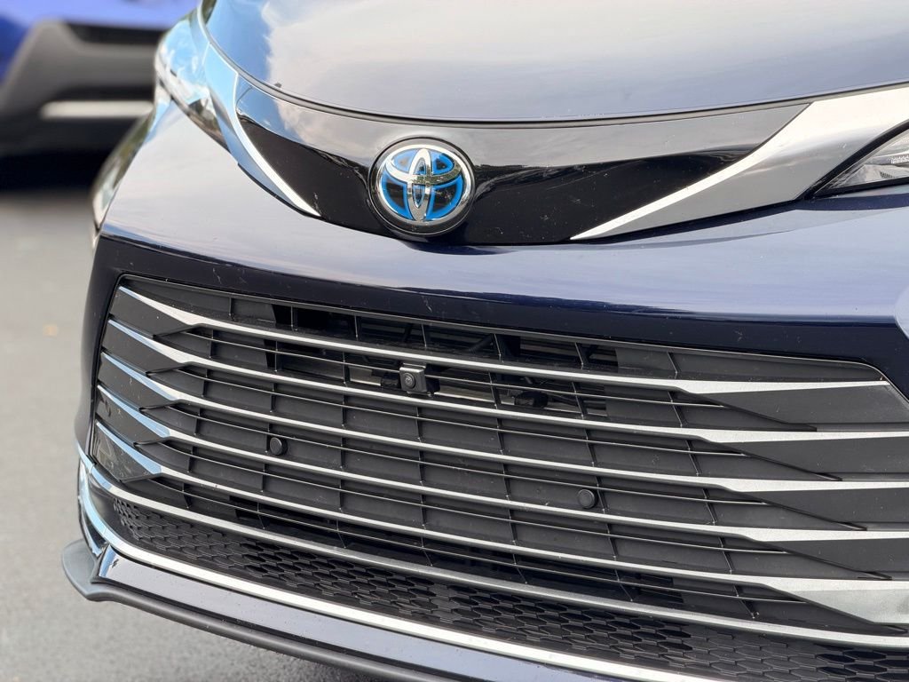 Certified 2024 Toyota Sienna Platinum FWD image 9