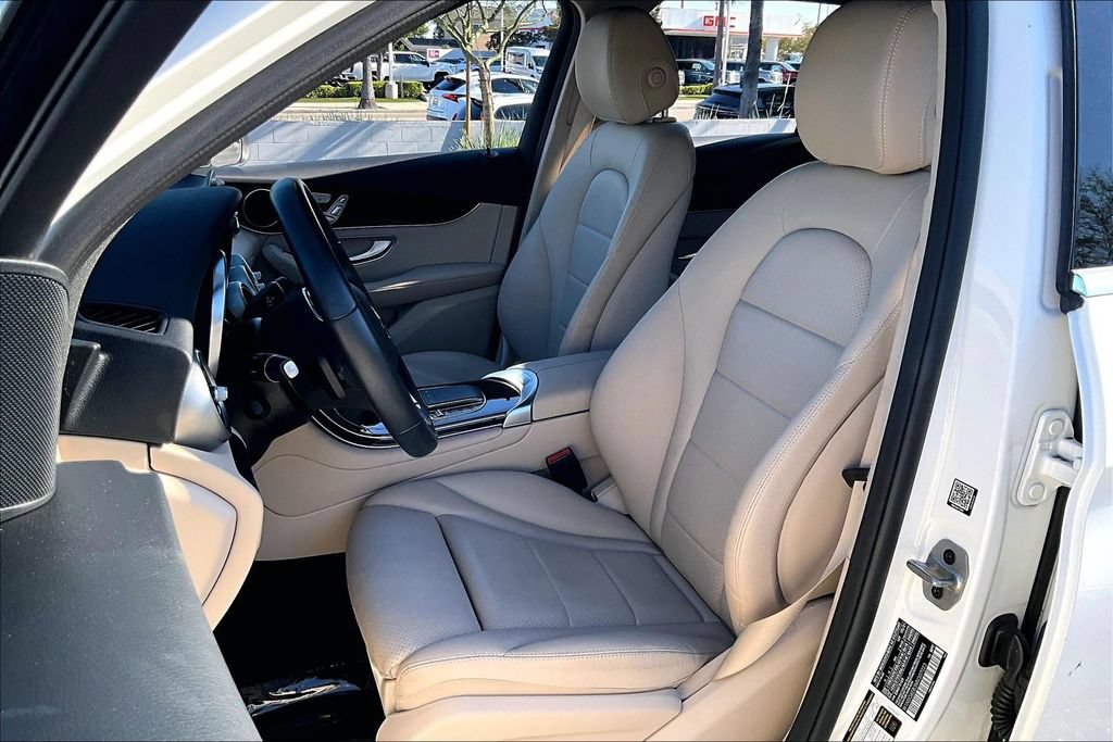 Used 2021 Mercedes-Benz GLC 300 4MATIC w/ Premium Package image 10