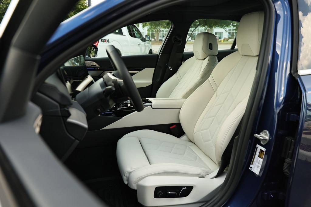 Used 2026 BMW 530i w/ Premium Package RWD image 20