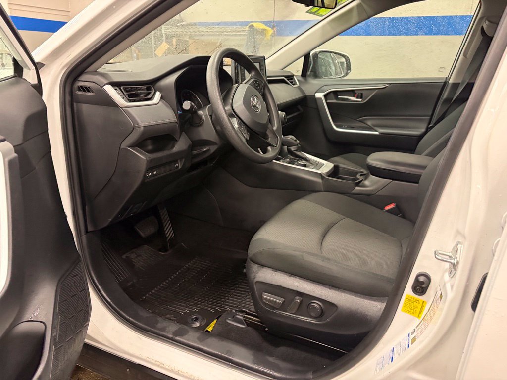 Used 2021 Toyota RAV4 XLE w/ Convenience Package AWD/4WD image 15