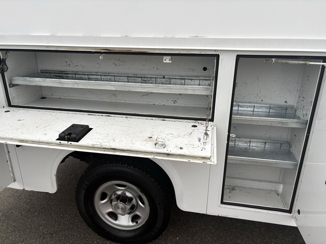 Used 2020 Chevrolet Express 3500 w/ Power Convenience Package RWD image 4