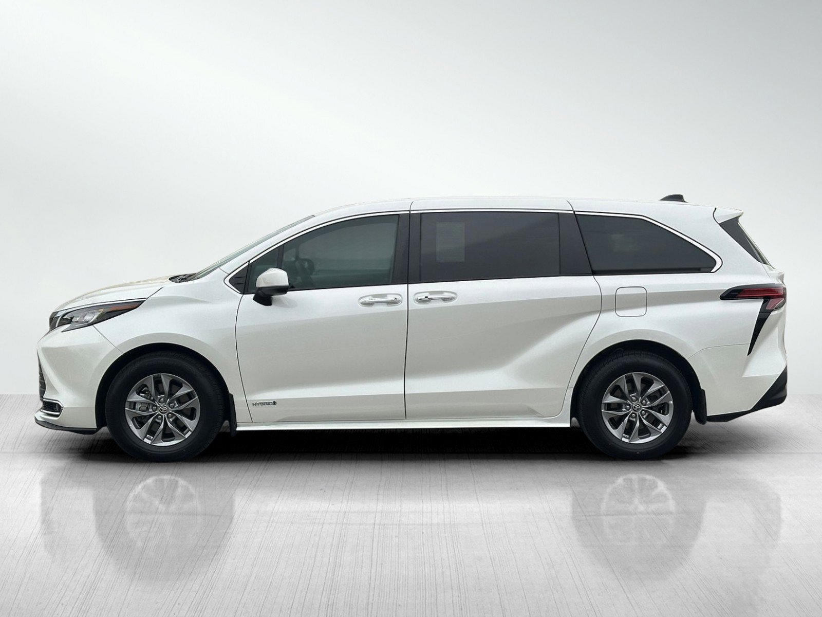 Used 2021 Toyota Sienna XLE AWD/4WD image 4