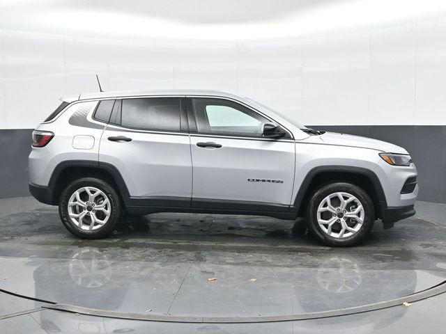 Used 2025 Jeep Compass Sport w/ Mopar Graphics Package AWD/4WD image 5