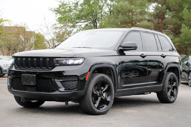 Used 2024 Jeep Grand Cherokee Altitude AWD/4WD image 1