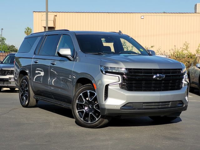 Used 2023 Chevrolet Suburban RST AWD/4WD image 2