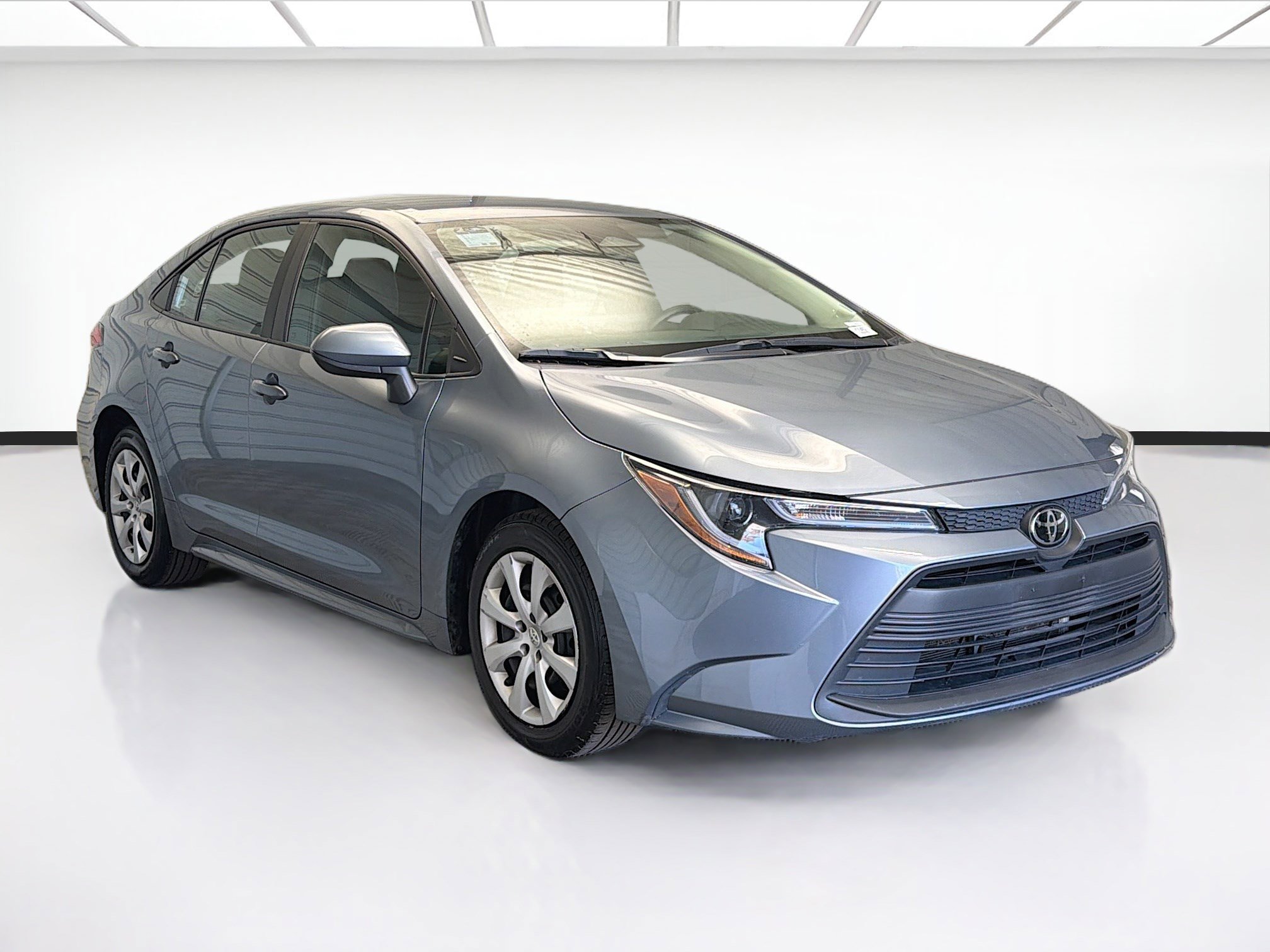 Used 2024 Toyota Corolla LE image 3