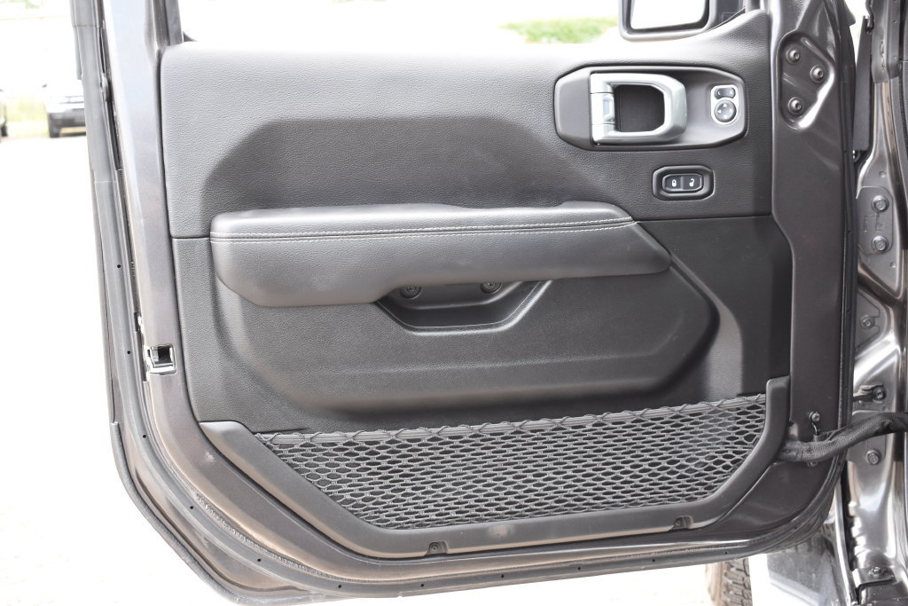 Used 2022 Jeep Wrangler Unlimited Sahara w/ LED Lighting Group AWD/4WD image 20