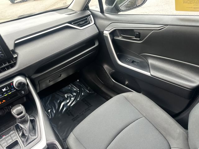 Used 2021 Toyota RAV4 LE image 23