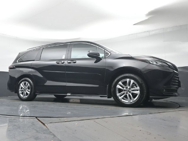 Certified 2026 Toyota Sienna XLE AWD/4WD image 35