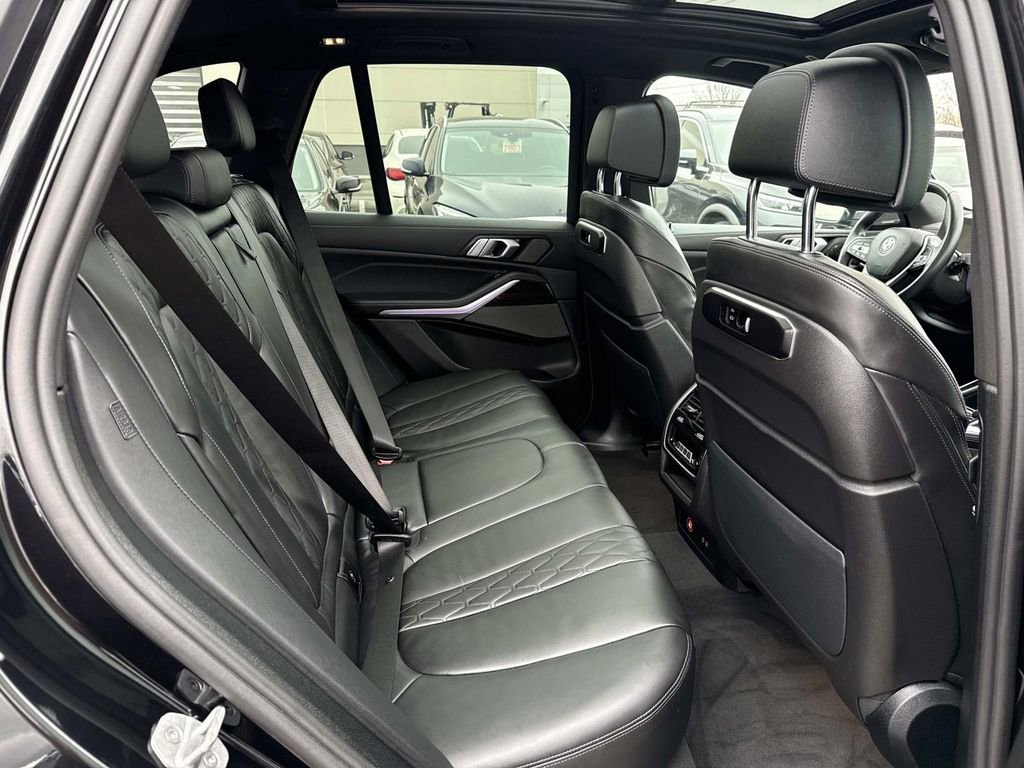 Used 2025 BMW X5 xDrive50e image 36