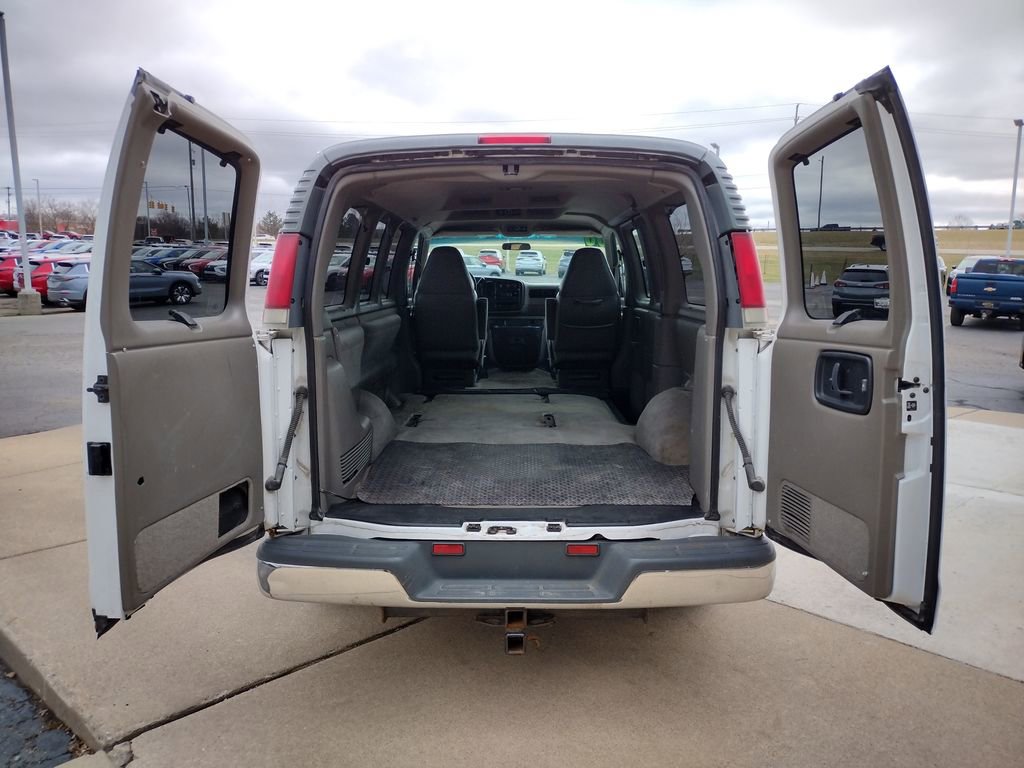 Used 2000 Chevrolet Express 1500 Passenger w/ LS Preferred Equipment Group RWD image 9