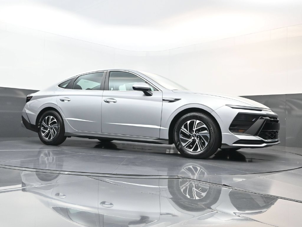 Certified 2026 Hyundai Sonata Blue FWD image 22