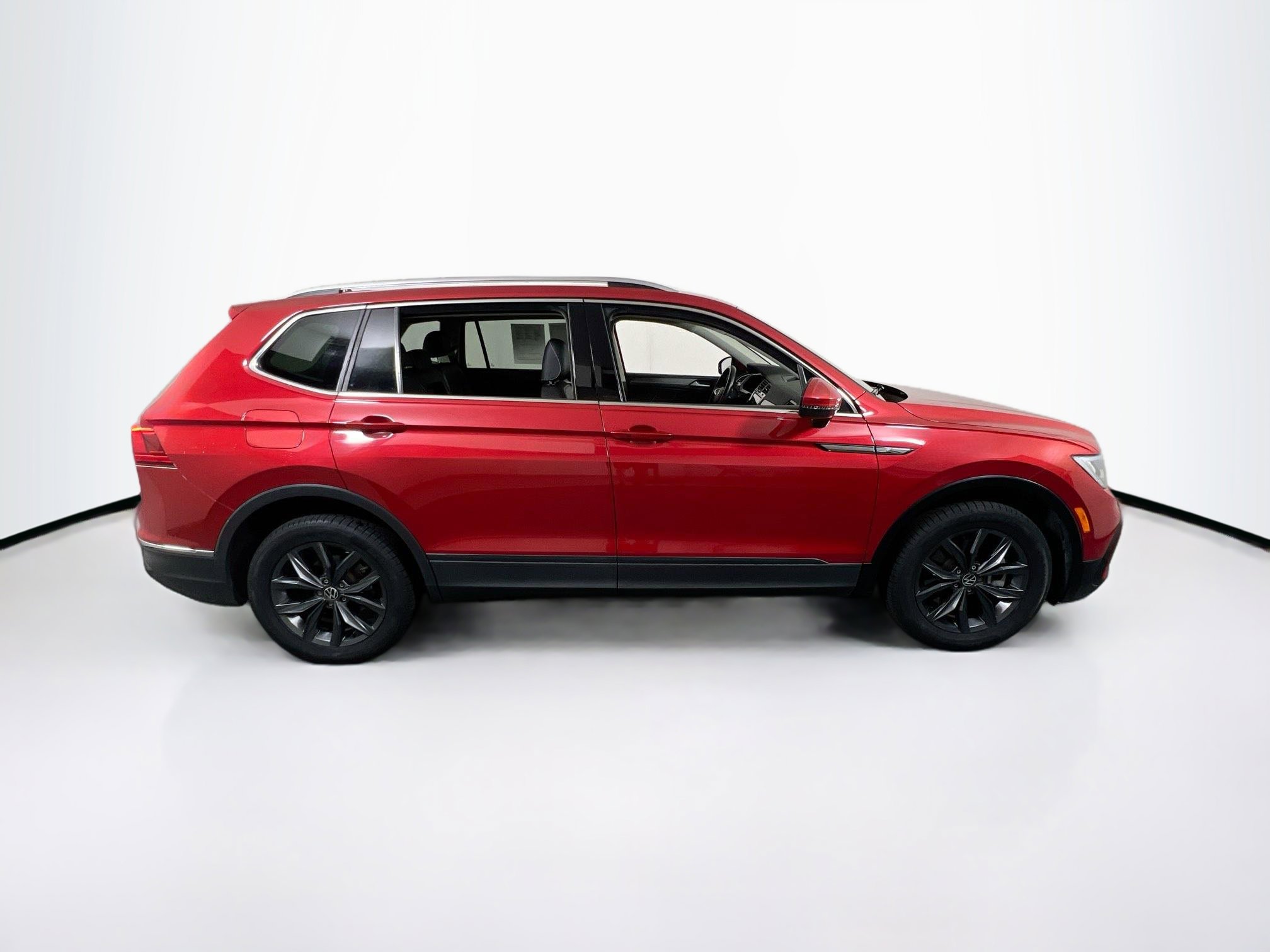 Used 2022 Volkswagen Tiguan SE AWD/4WD image 4
