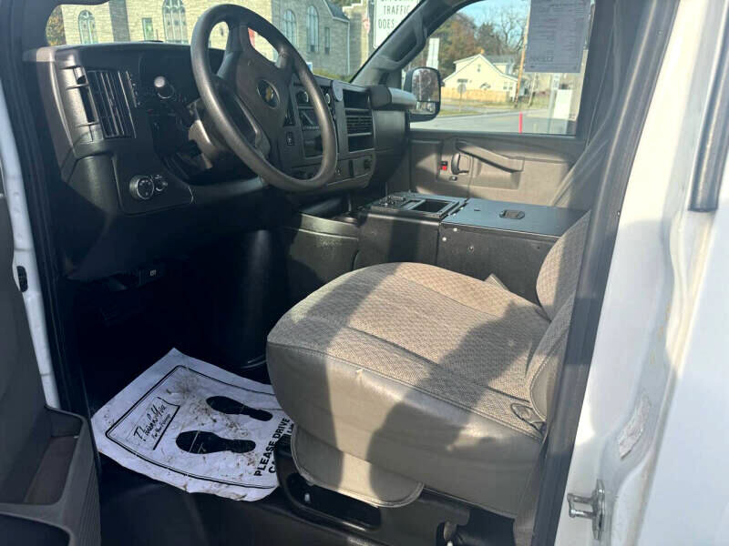 Used 2018 Chevrolet Express 2500 image 17