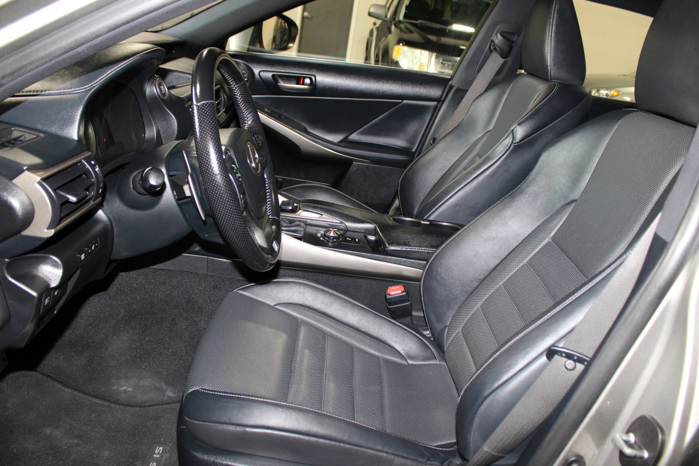 Used 2017 Lexus IS 350 AWD image 26