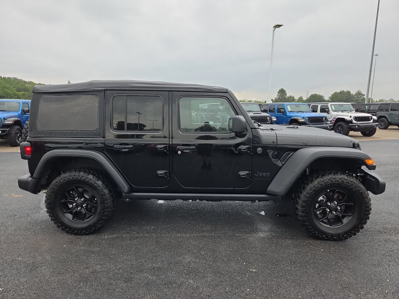Used 2025 Jeep Wrangler Unlimited Sport AWD/4WD image 8