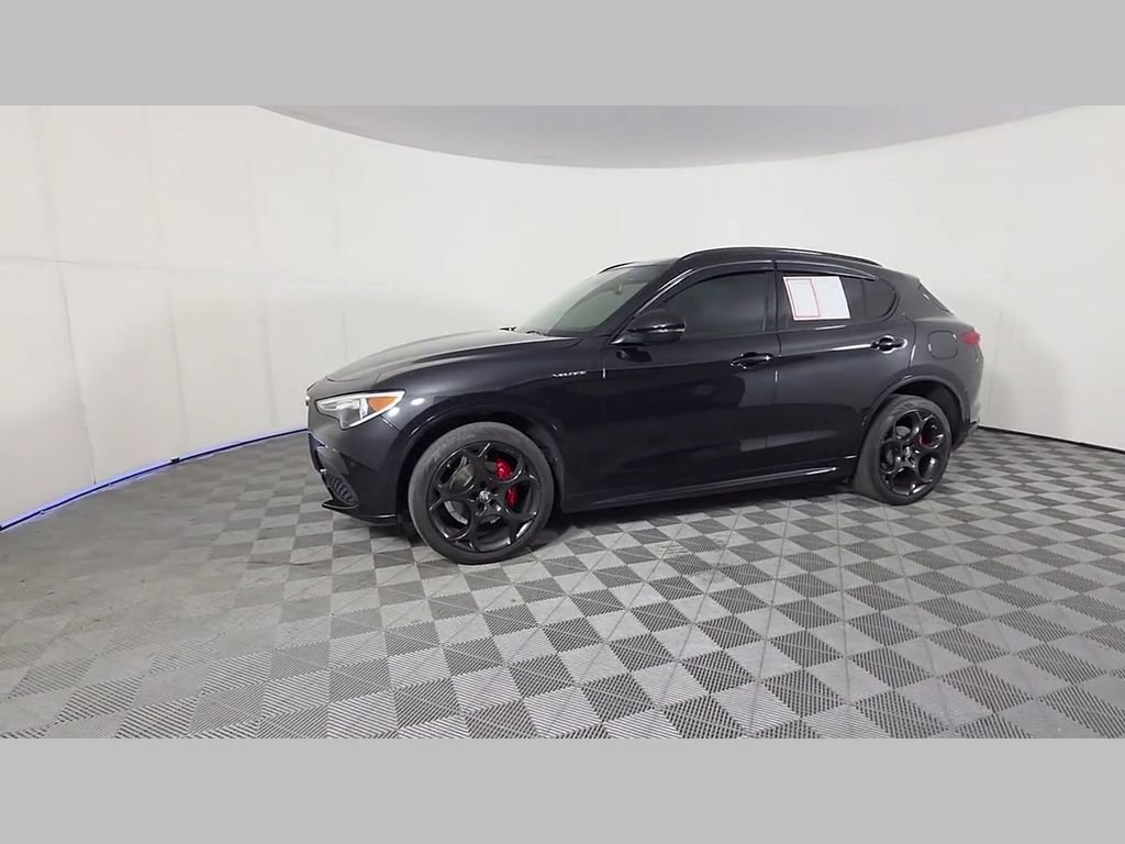 Used 2022 Alfa Romeo Stelvio Veloce AWD/4WD image 48