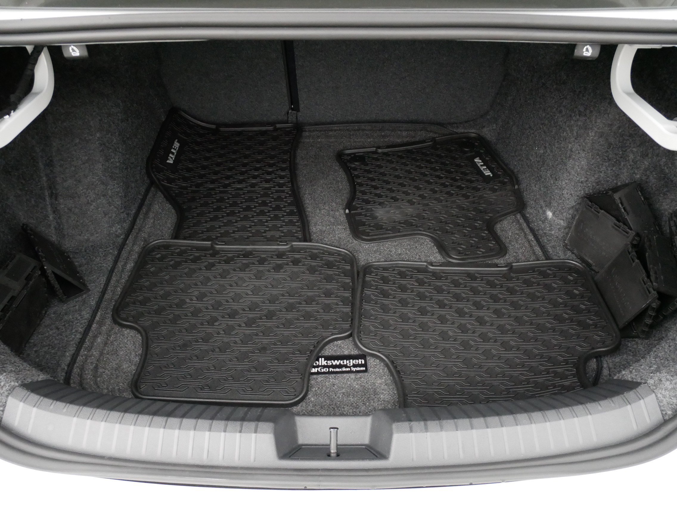 Used 2026 Volkswagen Jetta SEL FWD image 18