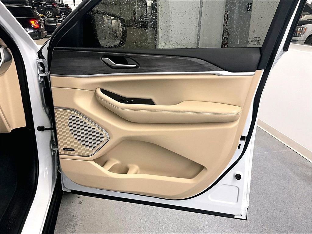 Used 2021 Jeep Grand Cherokee L Limited w/ Trailer Tow Group (B) image 12