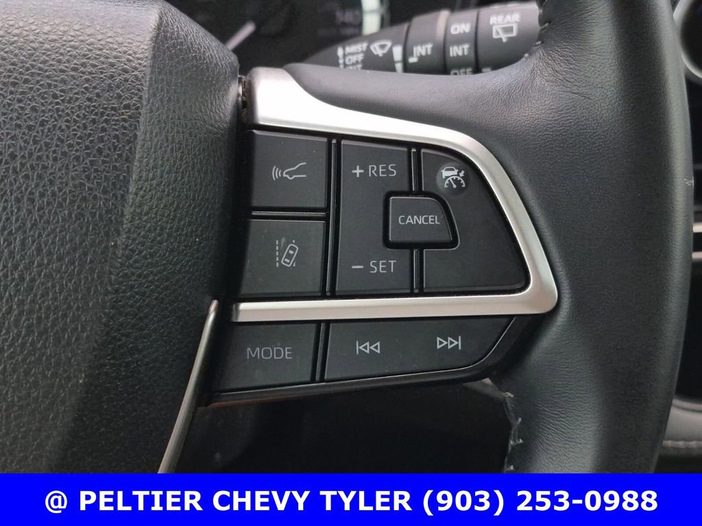 Used 2023 Toyota Highlander LE FWD image 21