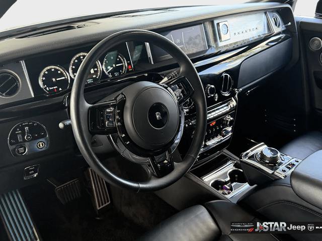 Used 2022 Rolls-Royce Phantom Sedan RWD image 39
