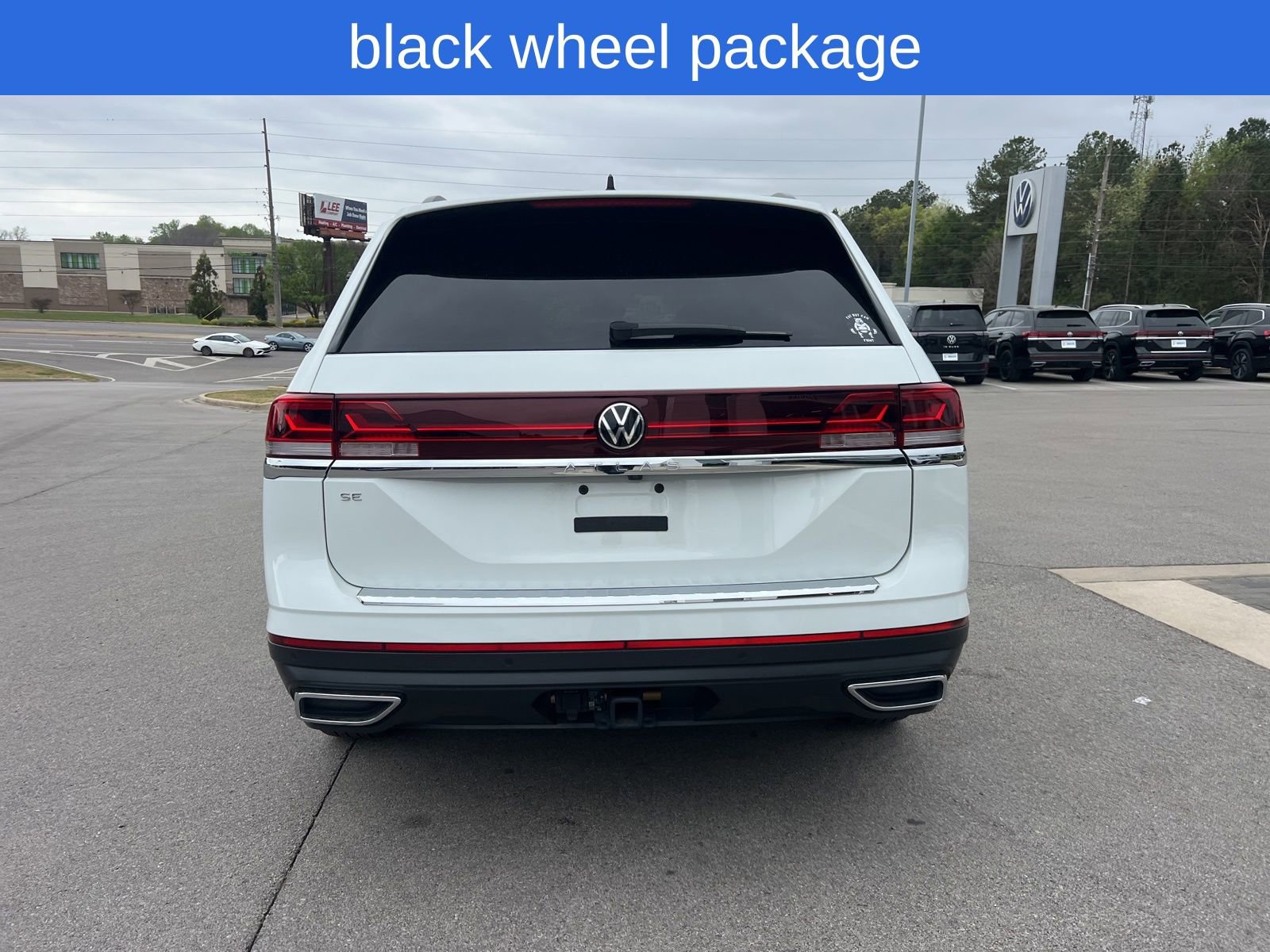 Used 2025 Volkswagen Atlas SE w/ Panoramic Sunroof Package image 4