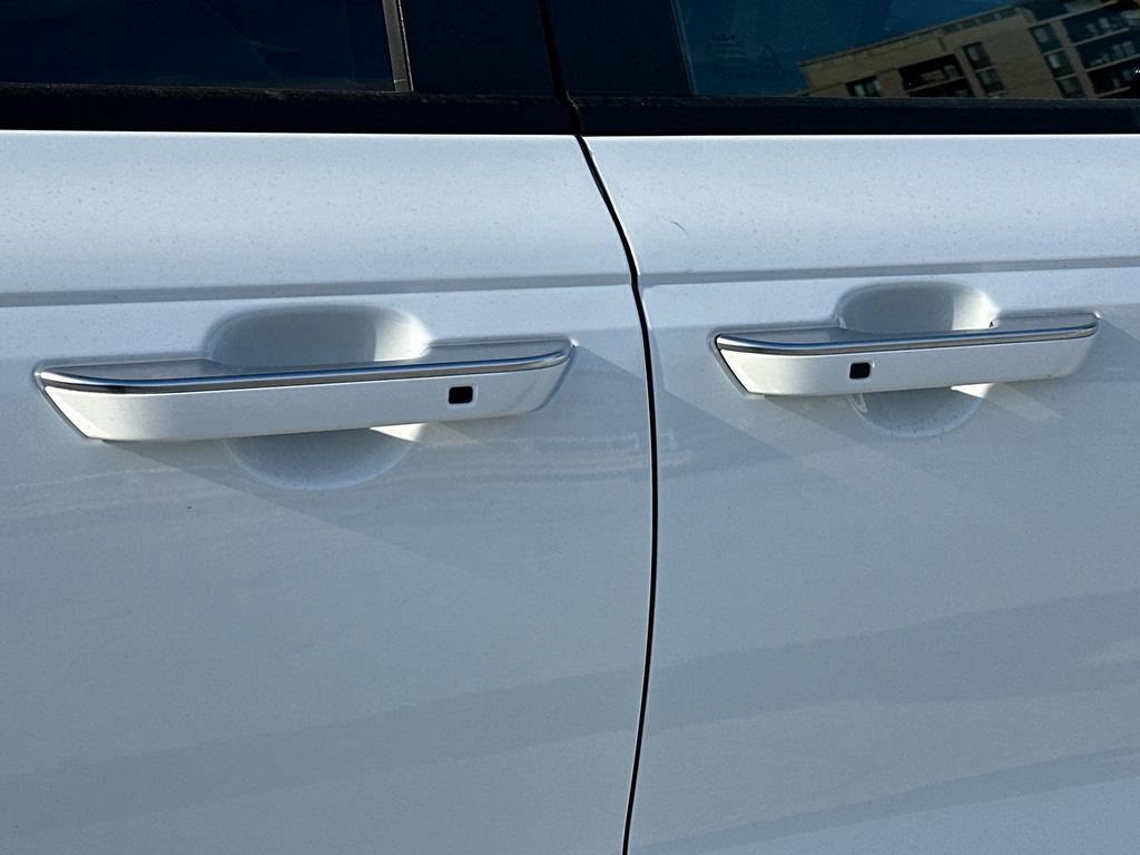 New 2026 Kia Carnival EX FWD image 9