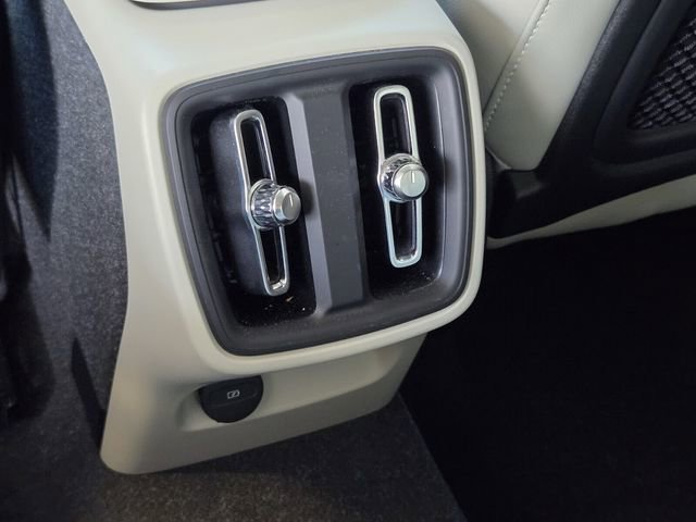 Certified 2023 Volvo XC40 B4 Plus w/ Protection Package Premier image 14