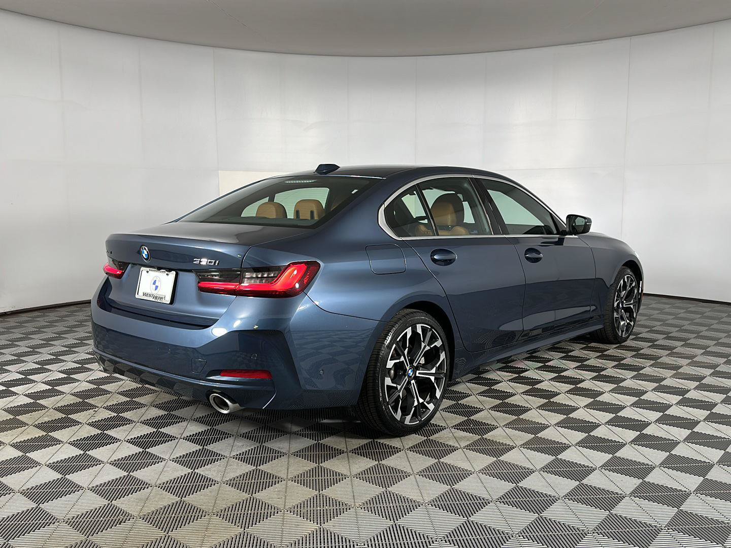 Used 2025 BMW 330i xDrive Sedan w/ Premium Package AWD/4WD image 28