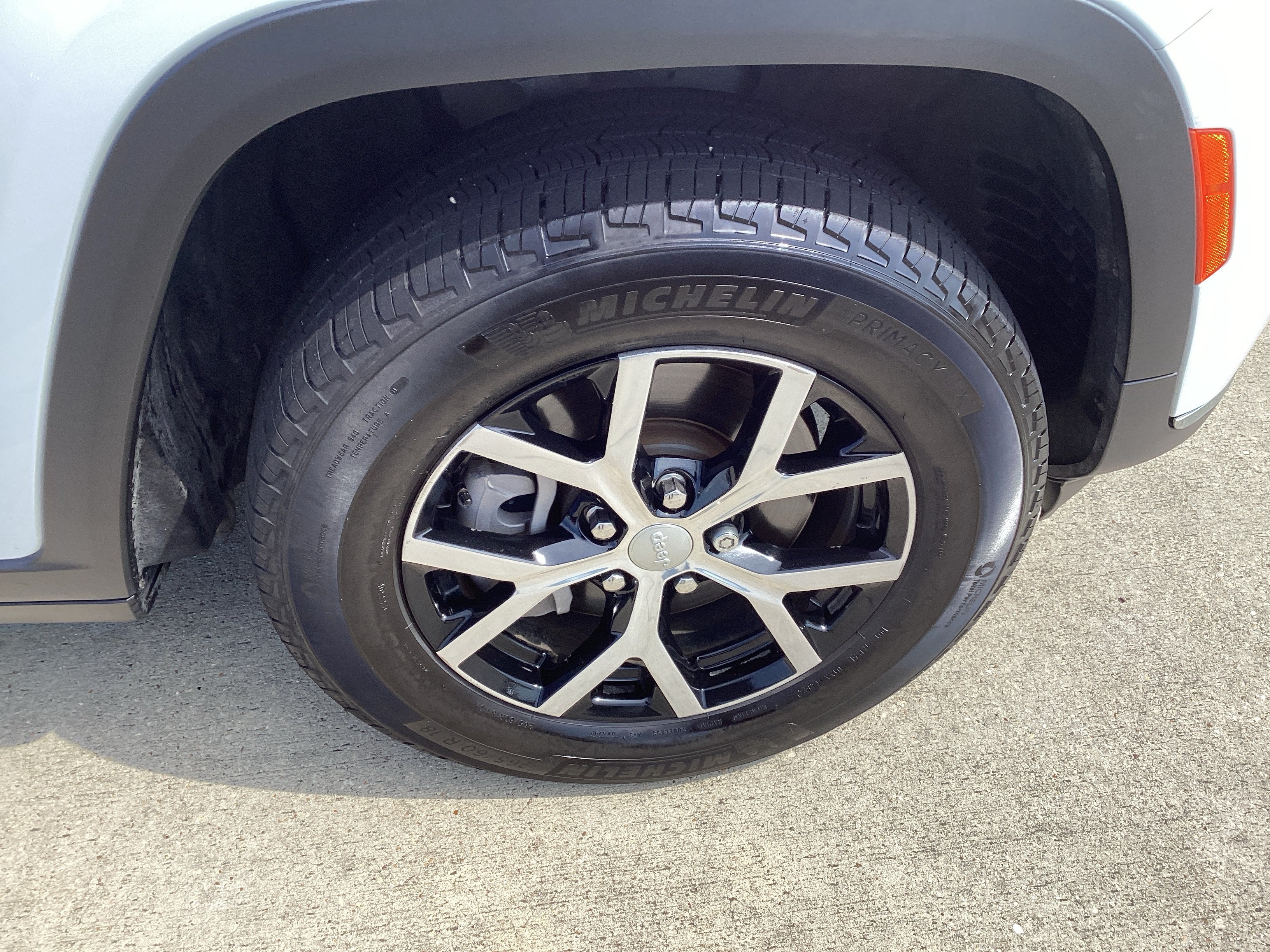 Used 2025 Jeep Grand Cherokee L Limited RWD image 9