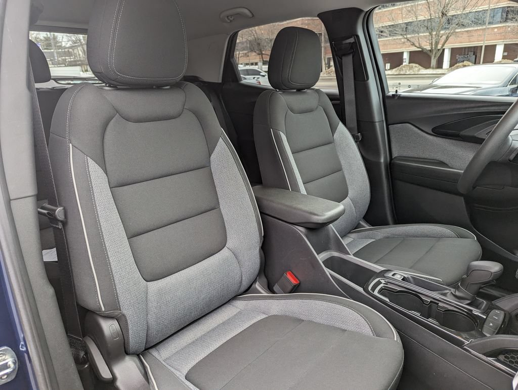 Used 2023 Chevrolet TrailBlazer LT FWD image 28
