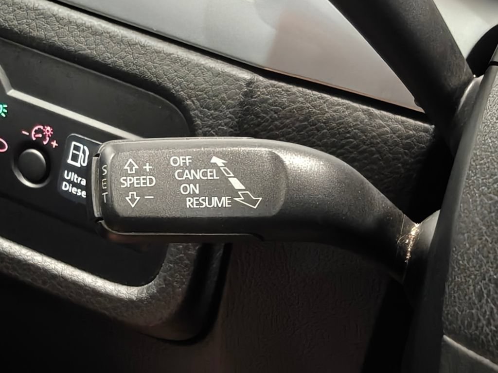 Used 2012 Volkswagen Touareg TDI AWD/4WD image 37