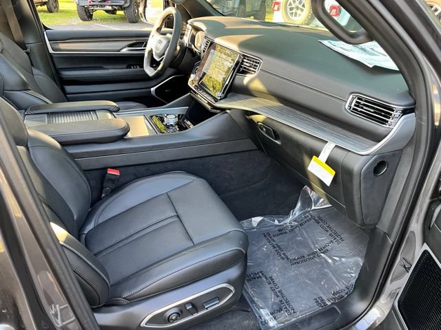 Used 2023 Jeep Wagoneer Series III w/ Premium Group I AWD/4WD image 33