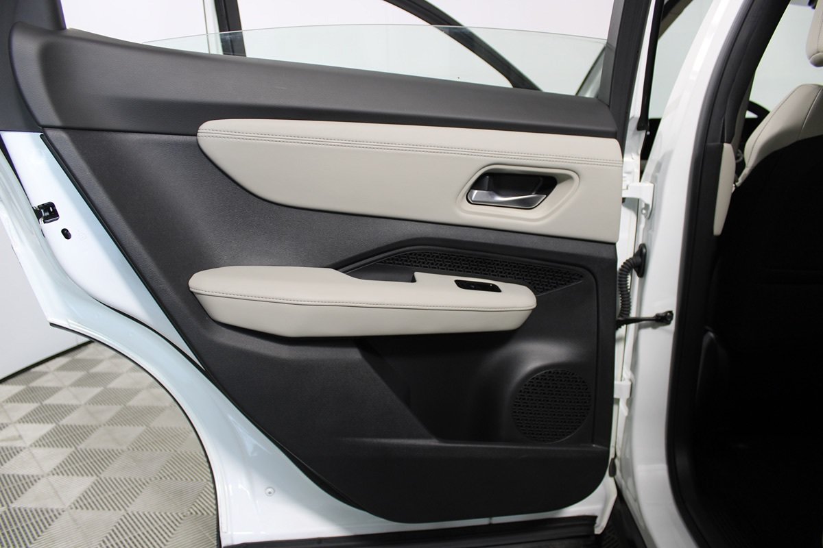 Used 2023 Nissan Ariya FWD image 18
