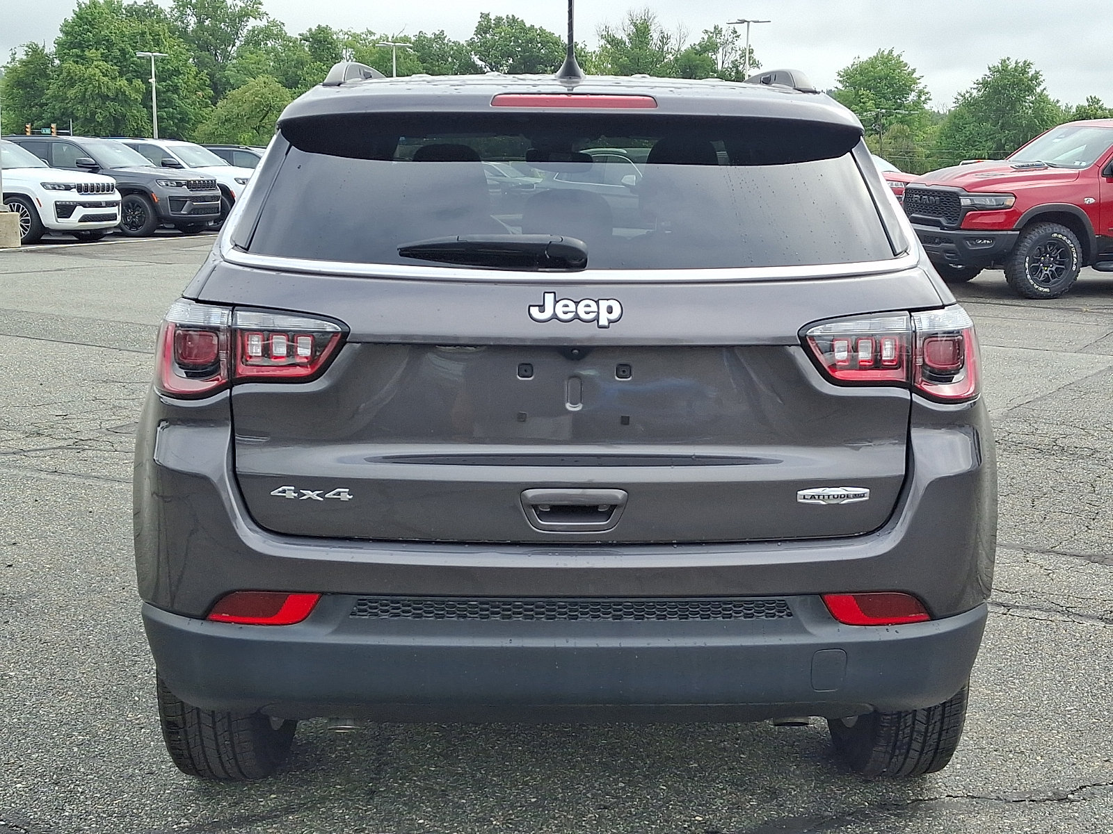 Used 2023 Jeep Compass Latitude AWD/4WD image 5