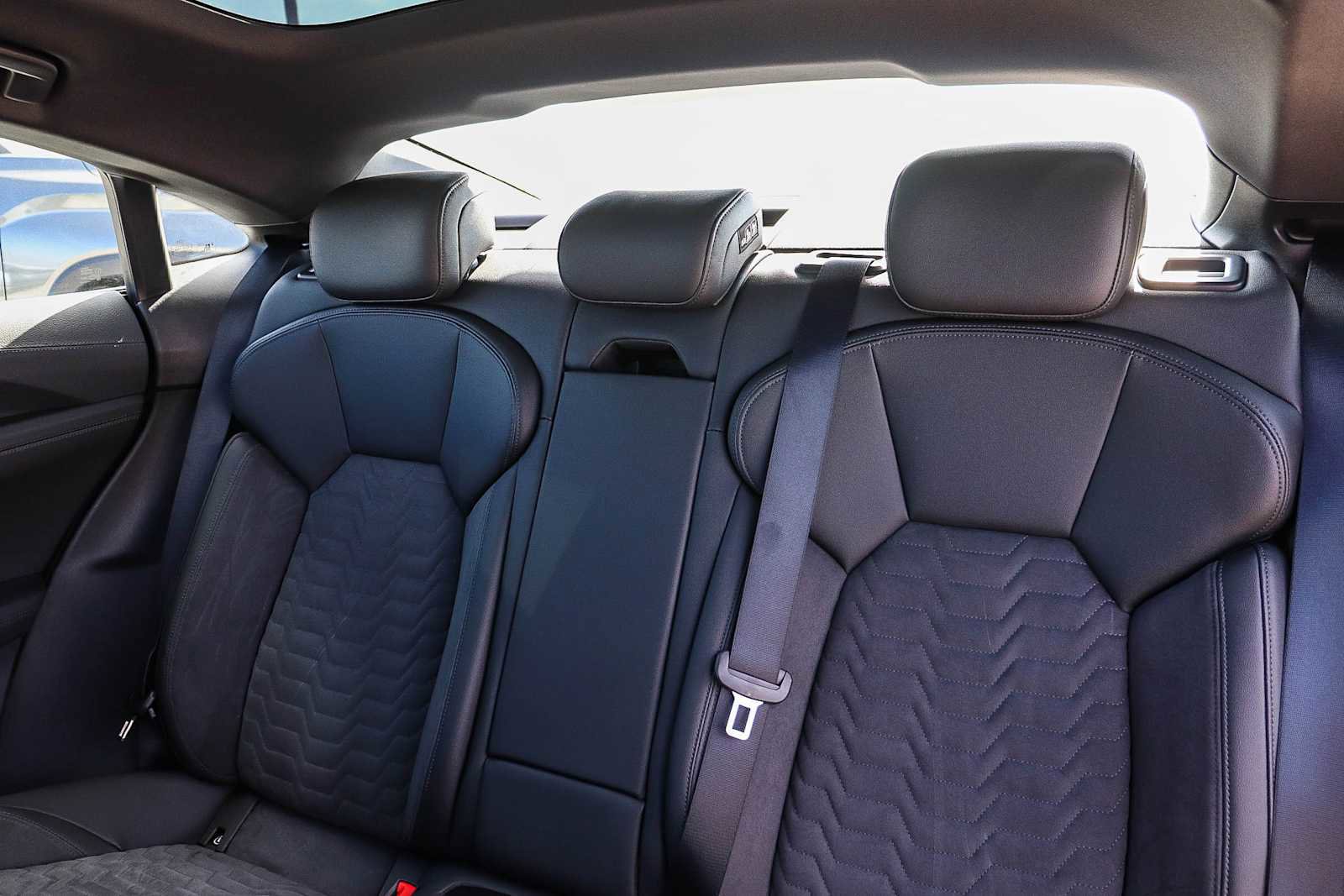 Used 2022 Audi e-tron GT Premium Plus image 24