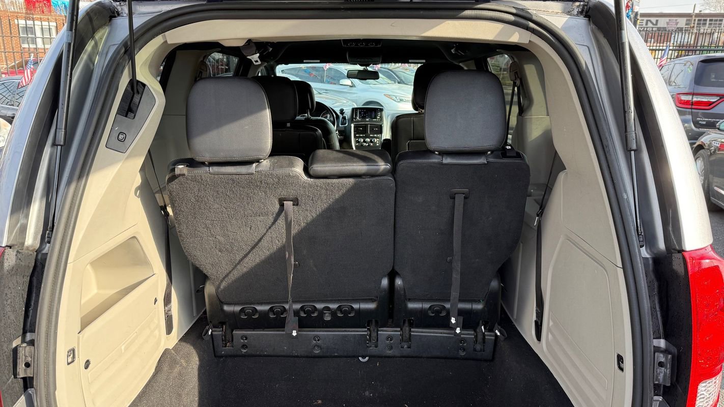 Used 2018 Dodge Grand Caravan SXT FWD image 13