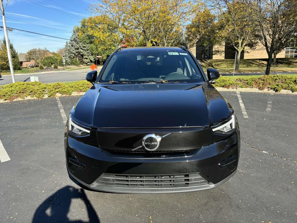 New 2024 Volvo XC40 Recharge Core w/ Protection Package Premier image 2