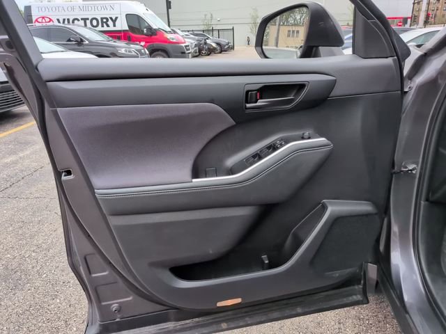 Used 2023 Toyota Highlander L FWD image 14