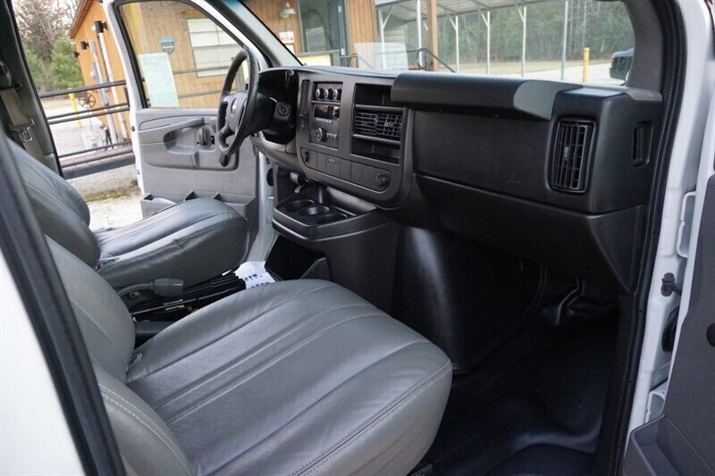 Used 2010 Chevrolet Express 1500 RWD image 29