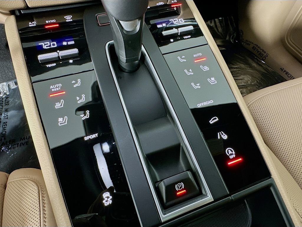 Certified 2025 Porsche Macan image 22