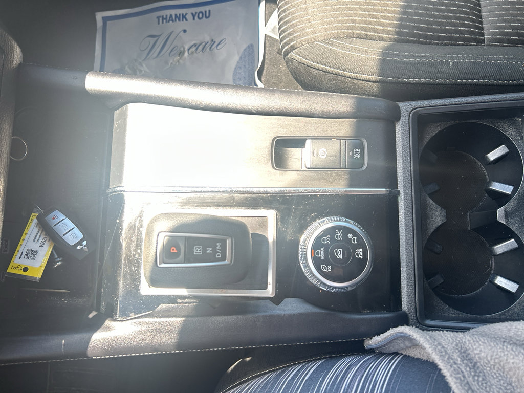 Used 2022 Mitsubishi Outlander ES AWD/4WD image 16