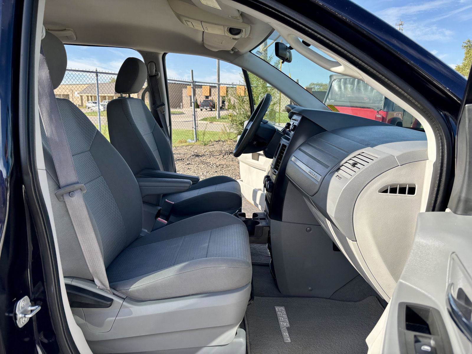 Used 2010 Dodge Grand Caravan SE image 7