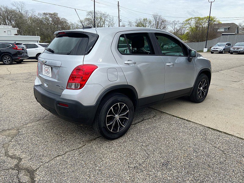 Used 2016 Chevrolet Trax LS AWD/4WD image 4