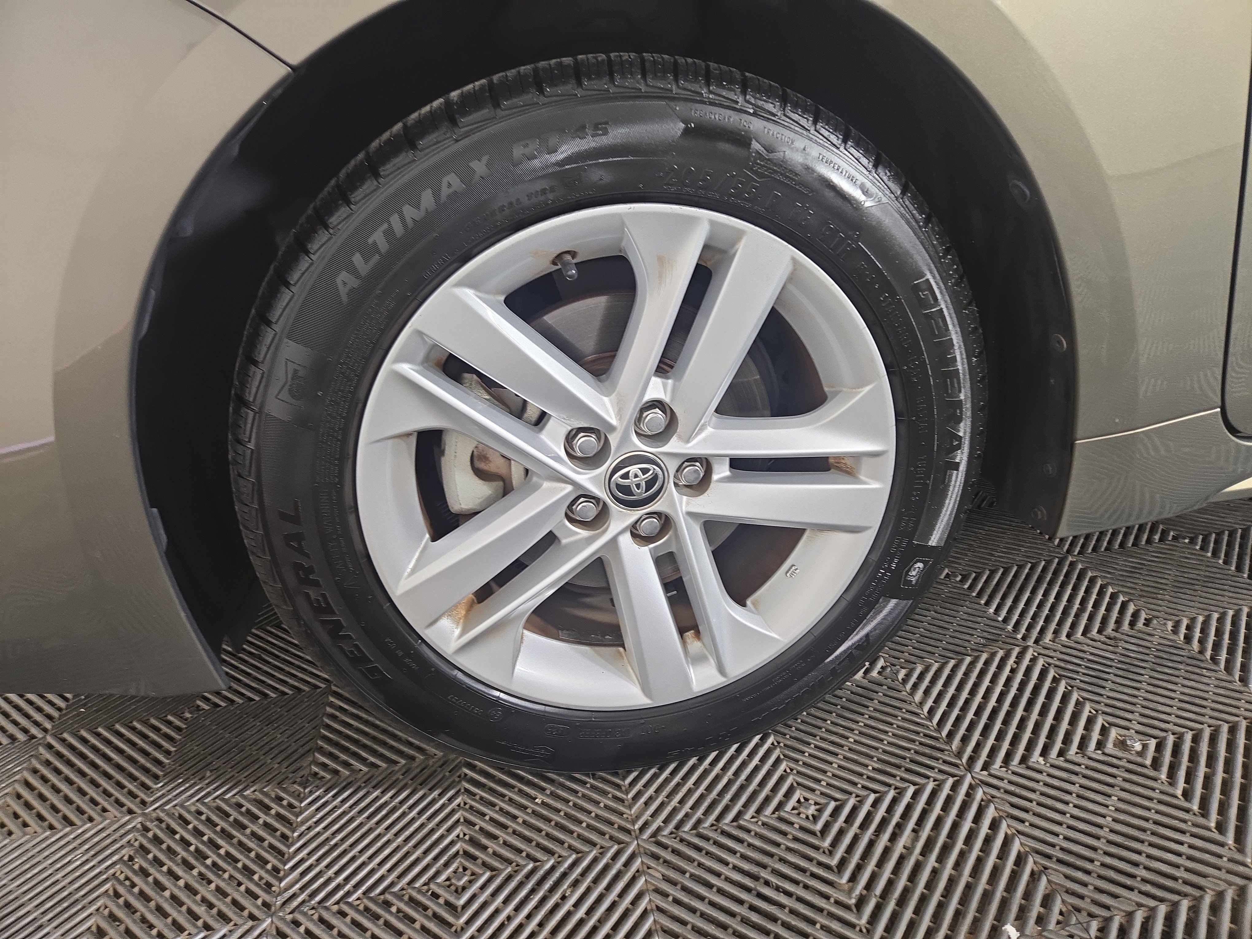 Used 2020 Toyota Corolla SE image 32