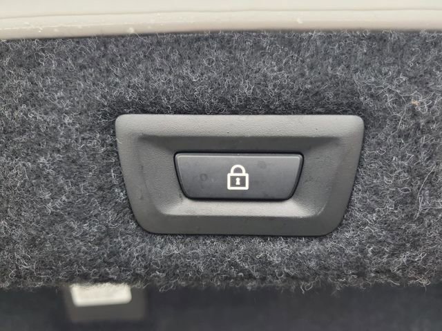 Used 2017 BMW 530i xDrive image 32